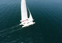 trimaran na jedra